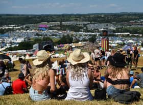 Festivalgoers enjoy the sun and warm weather as they attend Glastonbury 2022 (Photo: ANDY BUCHANAN/AFP via Getty Images)