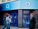 O2 has issued a warning as fraudsters are getting phone contract customers to steal personal details 