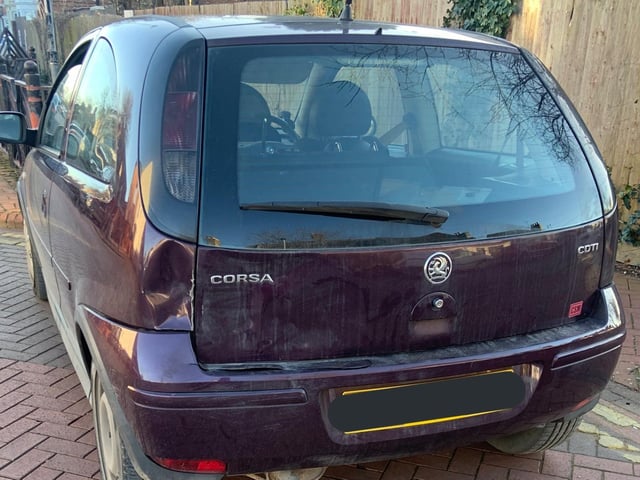 This driver didn't even have a licence at all and was caught because he wasn't wearing a seatbelt. Reported and seized.