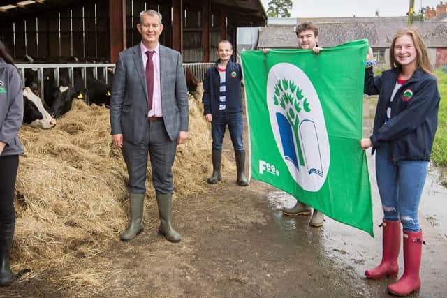 Minister Edwin Poots joins Orlagh McNeill from Ulster Wildlife to present the coveted Eco-Club Green Flag Award to Matthew Moorhead, Scott Kennedy, Alexis Kidd from Lisnamurrican Young Farmers’ Club. Over the last 20 months, the club has been working hard greening their club and the local area with support from Ulster Wildlife’s Grassroots Challenge youth programme