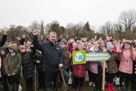 Pupils from schools across NI help DAERA Minister Edwin Poots MLA plant the first of 1,000 tree saplings at CAFRE’s Loughry College, Cookstown as part of the new ‘Forests For Our Future’ programme, which aims to plant 18 million trees by 2020.
