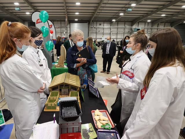 28/10/21 McAuley Multimedia REPRO FREE..Judges speak to pupils from Newtownhamilton High School who are competing for a place in the next final of the ABP Angus Youth Challenge .Pic Steven McAuley/McAuley Multimedia
