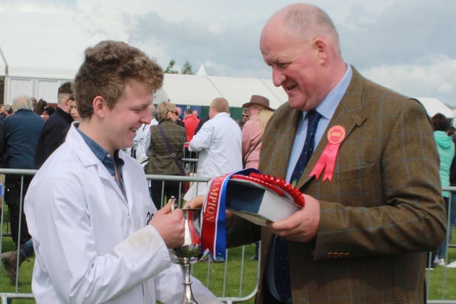 Judge Kevin Buckle making the prize presentation to Jamie McCutcheon of A and J McCutcheon after their Aged Ewe, Bodoney Emerald ET, was named supreme champion