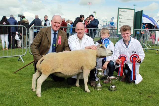 Andrew, Jaden and Jamie McCutcheon, Trillick, with their supreme champion, Bodoney Emerald ET and judge, Kevin Buckle