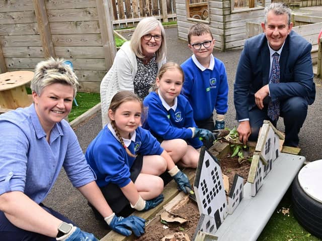 Minister Poots is pictured with (left to right) Jenny Fletcher P5 and Eco Council teacher; Naomi Kelly; Victoria Bakanova; Ben Kirk and Principal of Knockbreda PS, Pamela McKenna.
