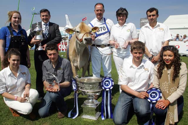 The Thompsons Dairy Interbreed Champion was Potterswall Action Daisy Belle, a Jersey owned by the Fleming family from Seaforde. Ashley and Lynda are pictured with their sons Lindsay and Lyndon, with their girl friends Christina McKeagh and Yasmin Irwin, and handlers Sam Clarke and  Stacy O'Sullivan. Declan Billington from Thompson presents them with the winners trophy.