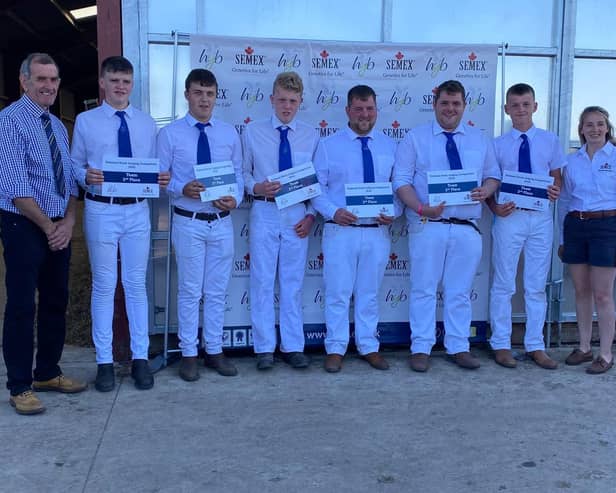 Members of the stockjudging team who were placed 2nd overall team, are presented certificates by Holstein UK President John Jameson and Lizzie Bradley, Semex - sponsor