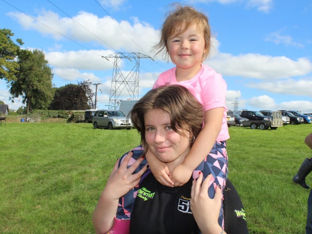 Bindi Lee McQuaid and Katlyn Byrne at the threshing day