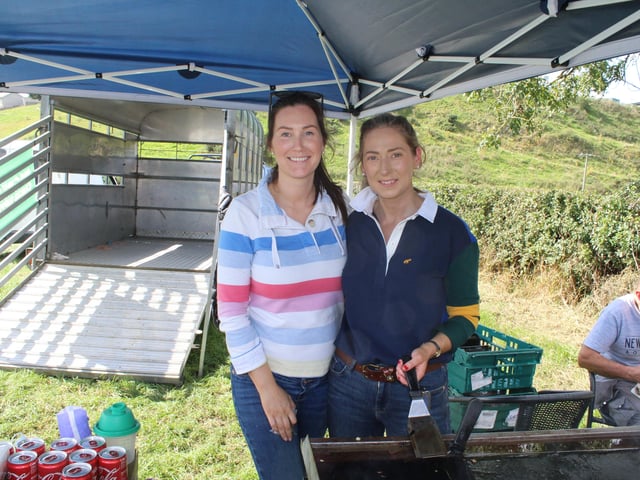 These two Ladies were kept busy serving burgers at the threshing day at Ballydown. Rebecca Mathers and Faith Stewart helped raise £1100 for the Macmillan nurses. Many thanks to everyone for the great effort
