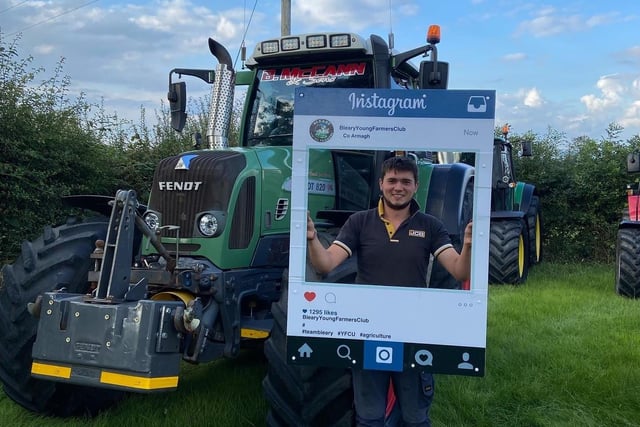 A spectator standing proudly with his Fendt 820