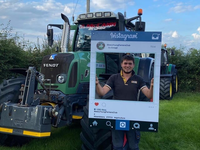 A spectator standing proudly with his Fendt 820