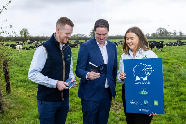 On October 26th at Macra’s National Conference in Naas, Make the Moove launched their latest initiative called the Ewe Book, a pocket-sized notebook designed to support positive thinking and self-reflection