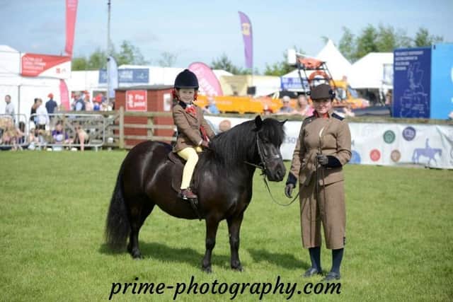 Charlotte on Ronelle Ebony at Balmoral Show with Anthea Steele.