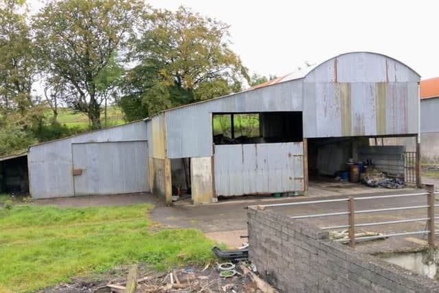 This sale presents a rare opportunity to acquire a roadside farm extending to around 43 acres in total. Image: www.mckinneys.uk.com