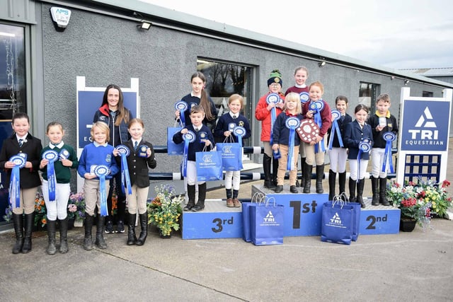 Winners of the Primary 50cm Teams class, presented by Niamh McEvoy (Tullylagan Mix Ups, Titchywee’s, St Mary’s NS Castlefinn and Dolly Mixtures)