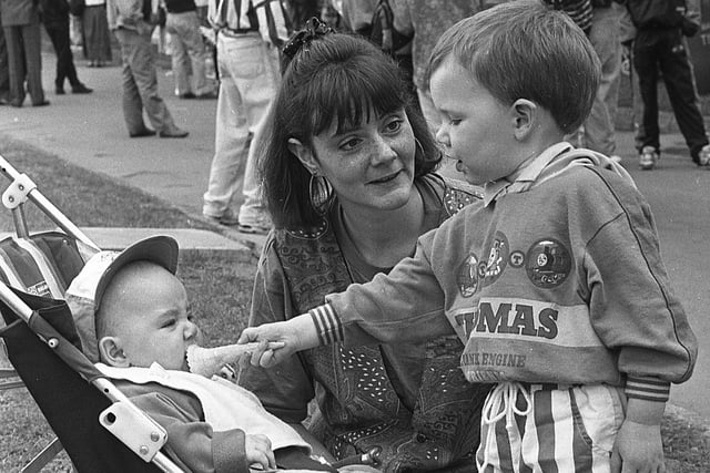 Sharing an ice cream at the Balmoral Show in May 1991. Picture: News Letter/Farming Life archives