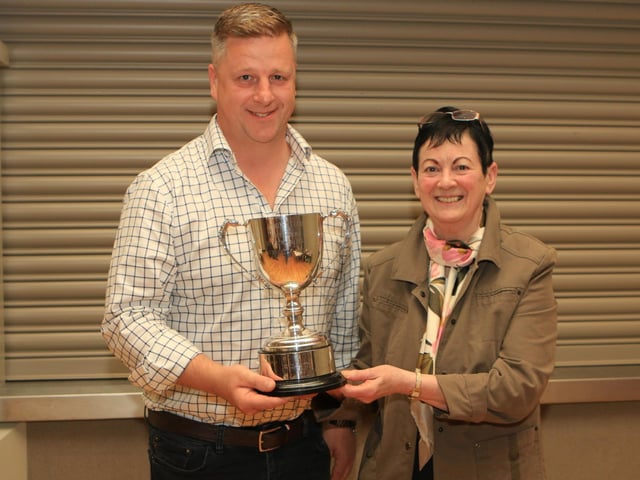 Ruth Montgomery, Clogher Valley show secretary, presenting Neil McIlwaine with the Irwin’s Feed Perpetual Cup for best Junior Bull for CORRICK SPARTAN