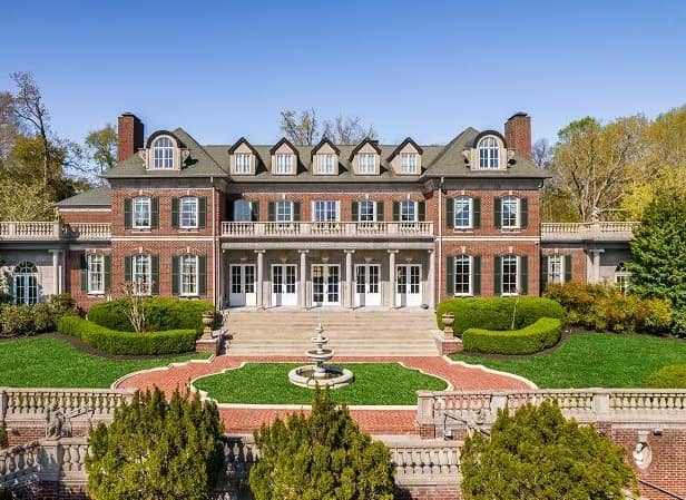 One of the most well-known and photographed homes in the Nashville area is set to be sold during an upcoming absolute auction hosted by DeCaro Auctions International