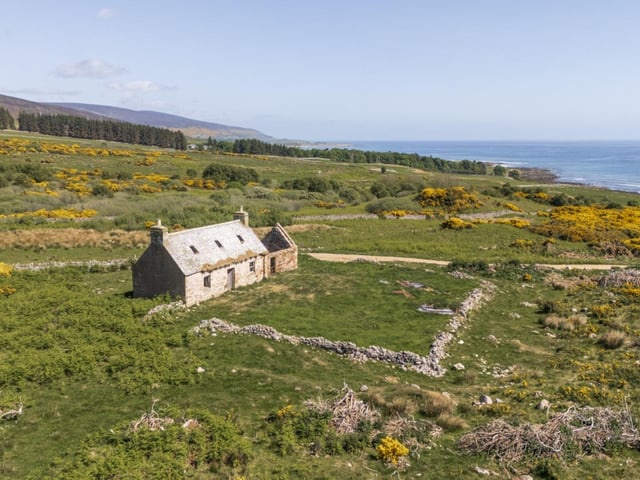 This is a superb landholding, offering an idyllic rural lifestyle.