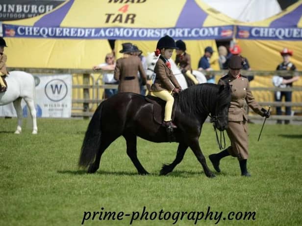 Charlotte competes on Ronelle Ebony at Balmoral Show. Image: Prime Photography