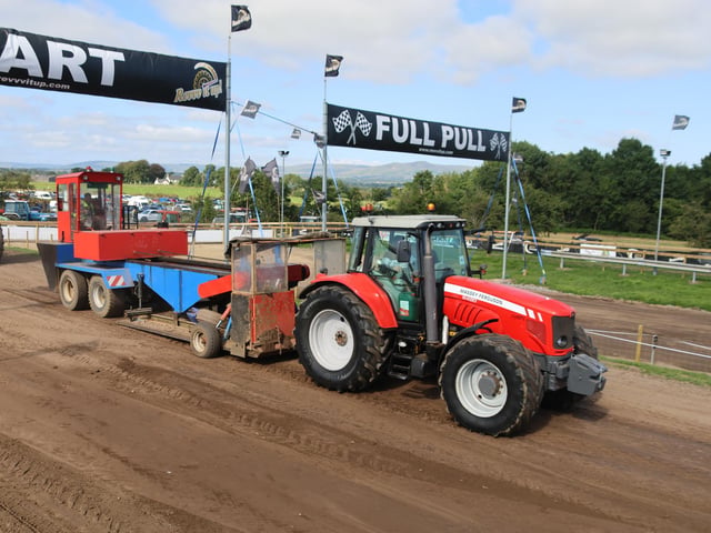 A TRACTOR PULL IN ACTION