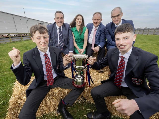 Jack Steenson and Alexander Smith from Aughnacloy College, Co. Tyrone pictured with their trophy for winning the ABP Angus Youth Challenge Cup alongside George Mullan, Managing Director of ABP in Northern Ireland, MC Claire Taylor, Charles Smith, Certified Irish Angus and special guest Martin McKendry, DAERA’s Acting Head of Food & Farming Group. PICTURE STEVEN MCAULEY/MCAULEY MULTIMEDIA
