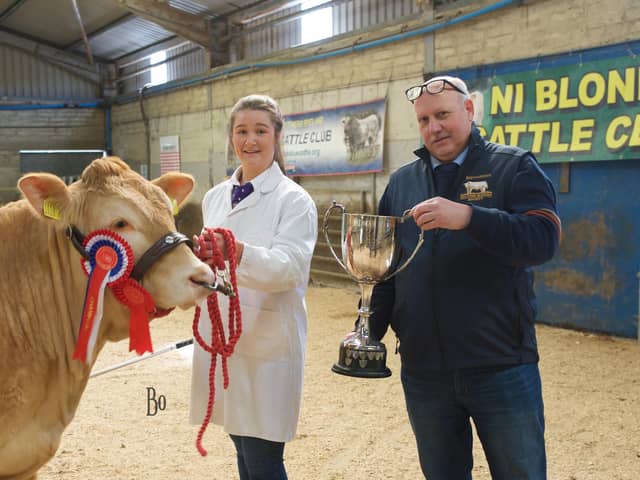 Alistair Martin presenting the Championship cup to Lucy Rodgers with Hillhead Unicorn. Pic: Bo Davidson