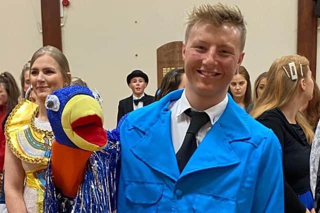 Rod Hull and Emu preparing for arts festival, played by Robbie McNeill
