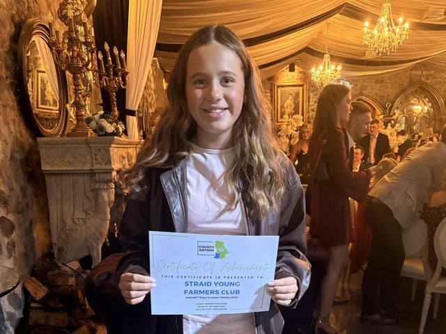 Jessica Dickey (Straid) YFC received the first place junior hockey certificate on behalf of her club.