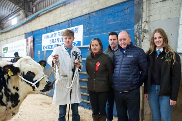Joshua Arrell with senior male champion Artlone Auperman along with judges Elise and Arthur Callaghan and sponsors Alan Murdock from Danske Bank and Grace Elwood of HVS Animal Health. (Pic: Bo Davidson)