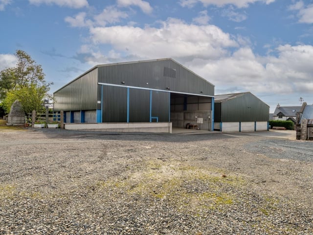 Lendrum Farm is an exceptional agricultural property with a superb five-bedroom farmhouse, productive land, an extensive range of farm buildings, a bothy and renewable energy assets, all situated in the heart of Aberdeenshire’s renowned agricultural region.