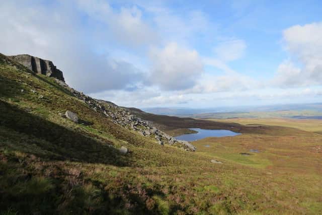 Tánaiste Micheál Martin has announced an agreement by the National Parks and Wildlife Service to purchase almost 1000 hectares of upland habitat in Co Cavan as part of the world’s first cross-border Geopark