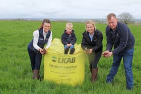 l to r: United Feeds' Chloe Kyle & Edel Madden discuss the benefits of Calcifert Sulphur with William McIlrath and his son George