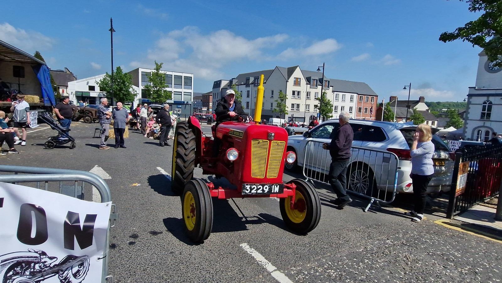 Watch: Tractors leaving Ballyclare Square for their tractor run during the Ballyeaston Vintage Tractor Club gathering - Vimarsana News