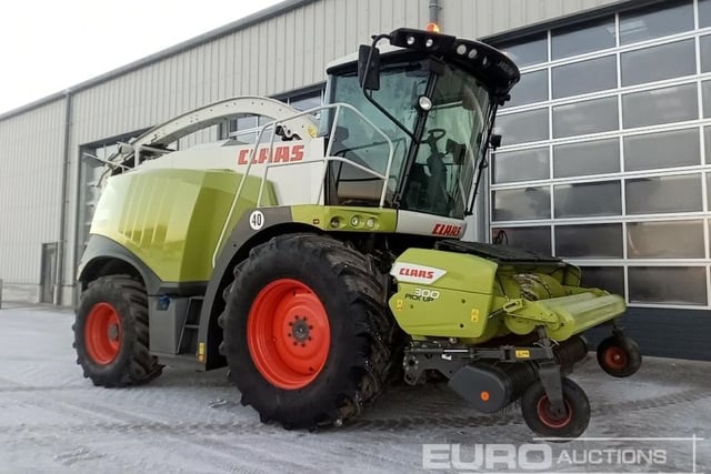 2015 Claas Jaguar 950 4WD Forager Harvester, New Type 6 Cylinder Engine, 20 Knife Drum, Hydraulic ADJ Blower, Chute Extension, Chute Camera, Fitted with Year 2018 Grass Pick Up, Engine Hours 3063, Drum Hours 2238 (Reg. Docs. Available)