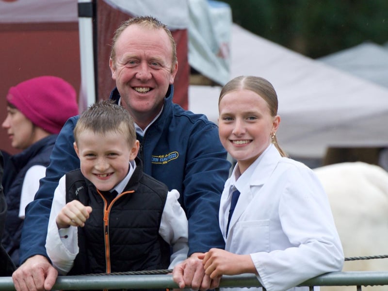 Brian McGartland with the junior handler winners, Seanan and Caitlin.
