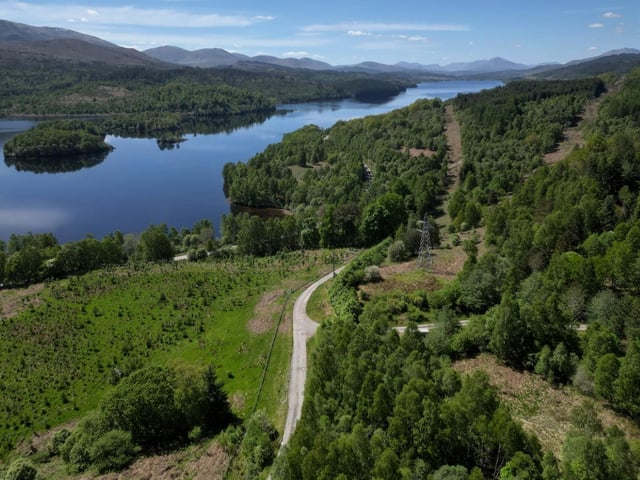 defaultAberchalder and Glengarry Estates are in the Great Glen some four miles south of Fort Augustus and 39 miles from Inverness. The Great Glen Way passes through the land along the southern bank of Loch Oich.
