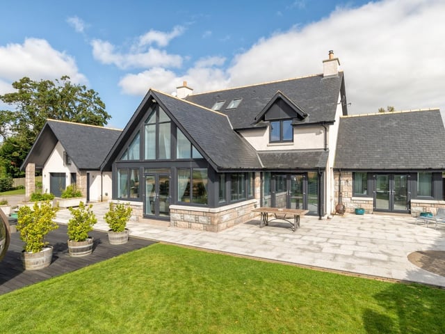 Lendrum Farm is an exceptional agricultural property with a superb five-bedroom farmhouse, productive land, an extensive range of farm buildings, a bothy and renewable energy assets, all situated in the heart of Aberdeenshire’s renowned agricultural region.