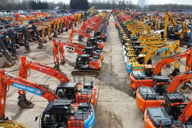 “Euro Auctions continues to prove they are Europe’s number one auction house. In the last seven weeks, Euro Auctions conducted four UK sales, two at the flagship site in Leeds, one in Dromore, Northern Ireland, with an off-site sale for Contractors Plant Hire in Hampshire. In all over 17,000 pieces of heavy plant and construction machinery went under the hammer with a sale total of £134 million, with an inventory that included over 2,500 excavators,” declared Chris Osborne, Euro Auctions sales manager after a bumper four UK sales in seven weeks