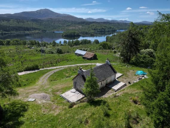Aberchalder and Glengarry Estates are in the Great Glen some four miles south of Fort Augustus and 39 miles from Inverness. The Great Glen Way passes through the land along the southern bank of Loch Oich.