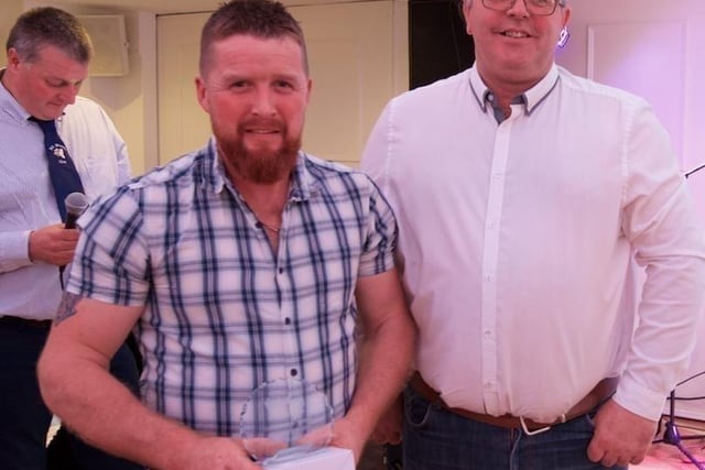 Michael picking up his herds award at the NI Blonde Club Commercial Herds competition from sponsor Gerard McClelland of Ganson UK.