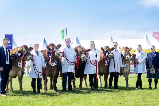 Continental Interbreed Team of Five reserve champions, Limousin. Pictured with LMC chief executive Colin Smith and judge Colin Fordyce. (Pic: LMC)