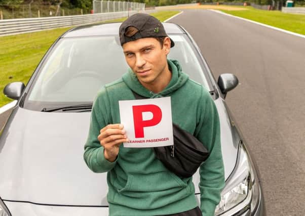 Joey Essex is encouraging 18-25 year old passengers to be more responsible as part of MORE TH>Ns Distracting Passengers campaign which aims to rule out distracting passenger behaviour such as taking selfies, encouraging speeding and playing loud music.