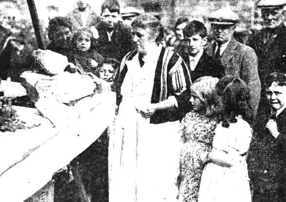 Harvest Fair at Newtownards, Co Down - 'Yellow man' was an attraction for "all the young folk" attending the annual event in September 1939