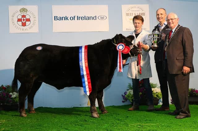 The Housewifes Champion was awarded to Jack Smyth from Newtownstewart with his Aberdeen Angus Heifer, On The Button. (Pictured L-R) Jack Smyth, Ian Sheppard, Chief Executive, Bank of Ireland and Billy Martin, RUAS President