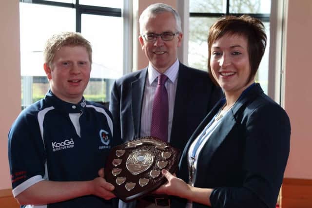 Ulster Young Farmer 25-30 years old winner William Bolton from Curragh YFC is presented with the Roberta Simmons shield by John Henning from sponsor Danske Bank and YFCU President Roberta Simmons