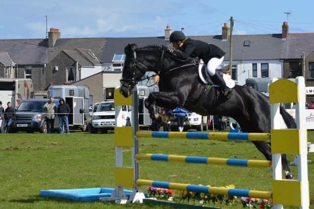 Frances Mellett on Unknown Territory also qualified in the amateur class