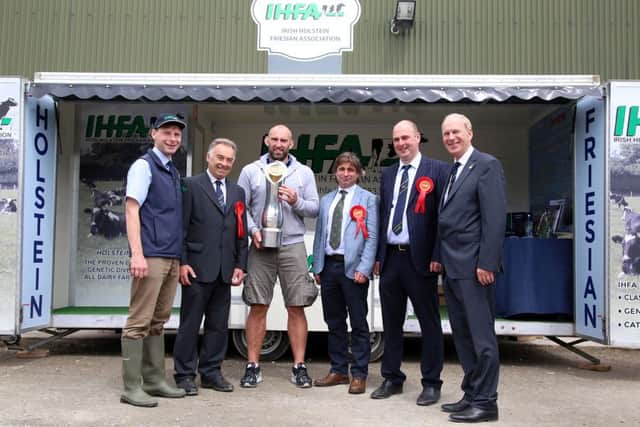 Pictured left to right are: Donal Carey, IHFA from  Kilmihill, Co Clare; Mervyn Eager, Evergrange Herd, Lucan, Co Dublin, judge; John Muldoon, Connacht Rugby captain with the Guinness Pro12 cup; Kevin Flynn, judge, Reary Herd, Clonaslee, Co Laois,  Aidan Foody, Sprucegrove Herd, judge, Crossmolina, Co Mayo and Charles Gallagher, Chief Executive of IHFA