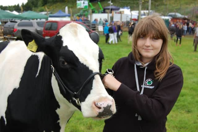 Sarah Doupe, from Caledon, with her 2-yo Holstein heifer Tannaghlane Helen at Fermanagh Show